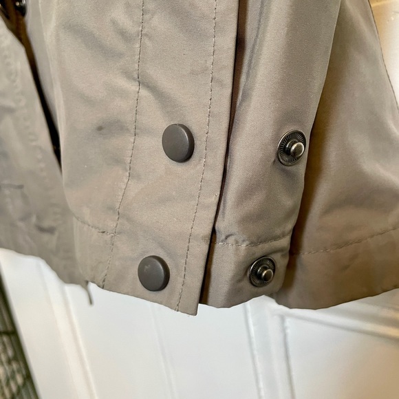 LL Bean H2Off Mesh Lined Rain Jacket fully loaded with features - Picture 8 of 9